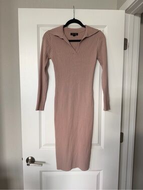 QED London Ribbed Long Sleeve Collared Midi Dress in Dusty Rose